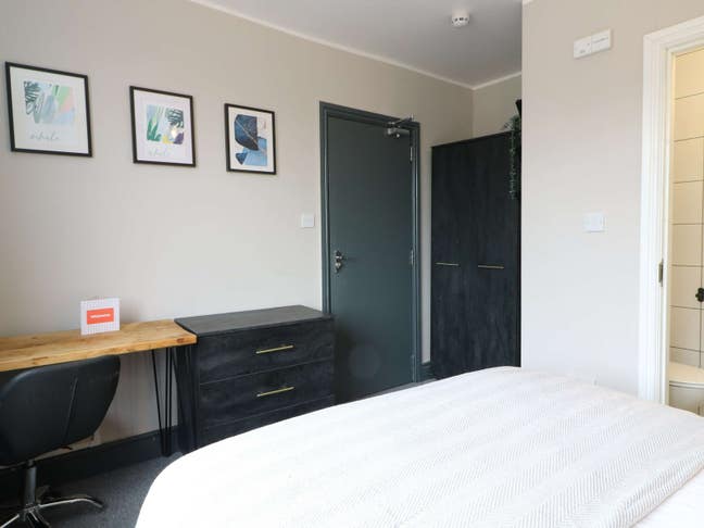 Ensuite Rooms Available 🏡 Stanley Close Main Photo