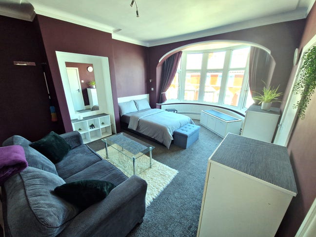 Self Contained - No Deposit - All Bills Included Main Photo