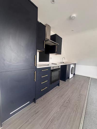 2 Bed Flat, Fetcham, KT22 Main Photo