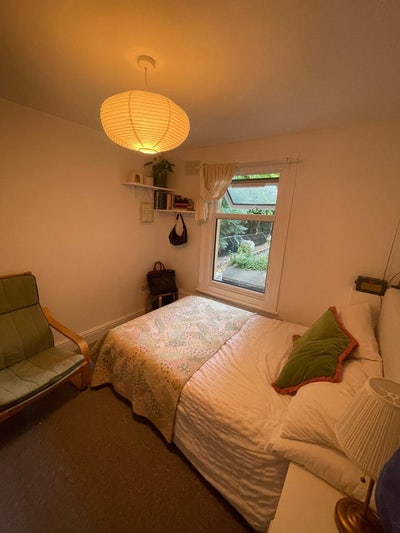 Beautiful Room Available in Friendly Shared House Main Photo