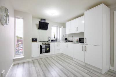 3 Double Rooms on polesden gardens, Raynes Park Main Photo