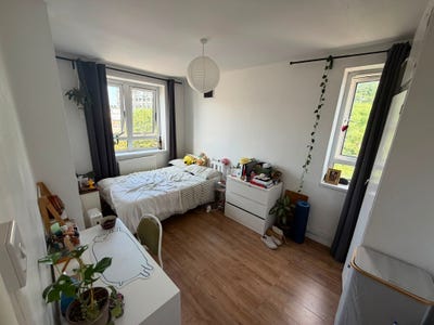 Lovely Double Room 5 Mins Walk to Tube Statiaon  Main Photo