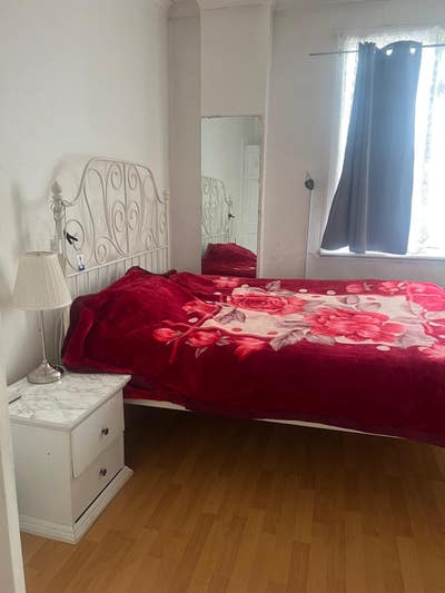 Double Room Available Main Photo