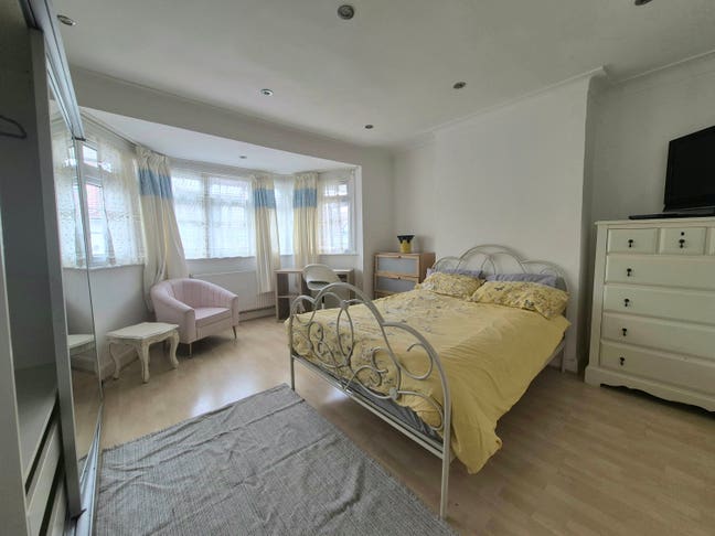 Double room.Hendon-Rowsley Av Avenue.Bills include Main Photo