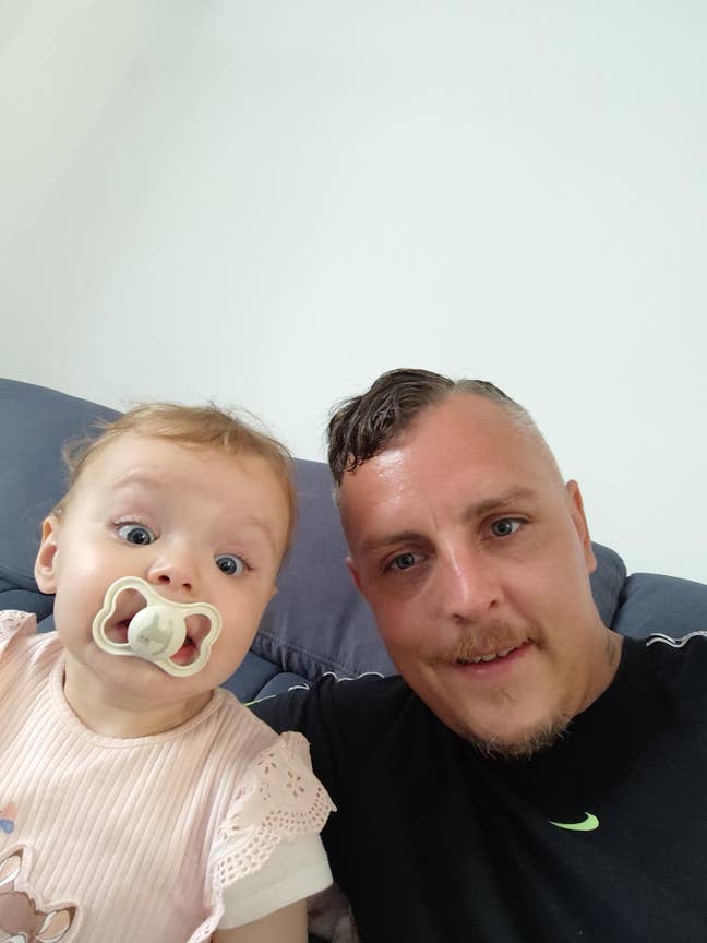 37 year old male looking for a room Main Photo