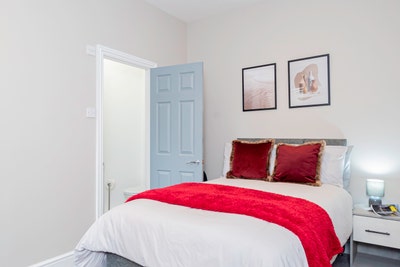 Beautiful large double room😍 Sheppard Street ✨ Main Photo
