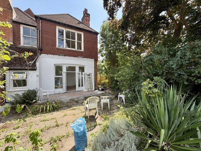 Newly Decorated Garden Flat Main Photo