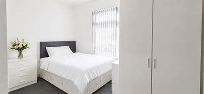 2 Double En Suite Rooms Available in L13 Area! Main Photo