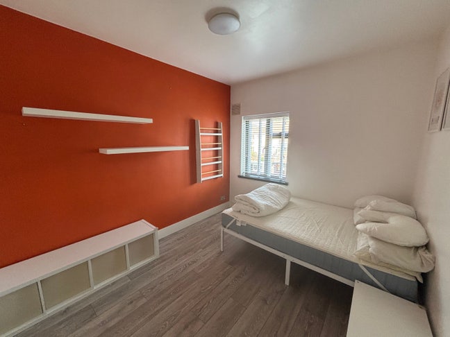 Double Room Available – Dagenham, RM8 East London Main Photo