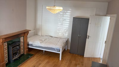 A Cosy Bedroom Haven in Bromley (Surrey Road) Main Photo