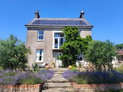 2 beautiful furnished rooms in quiet country manor Main Photo