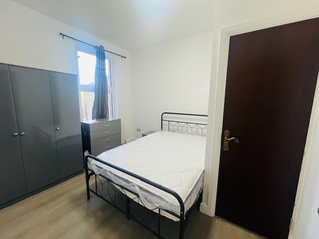Brand New Ensuite Rooms to Rent Main Photo