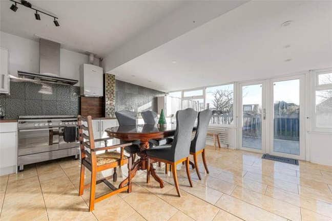 Stunning 4-Bed Family Home to Let on Milton Avenue Main Photo