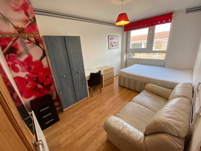 Double RM+inc all bills 10 mins to central@Bow Main Photo