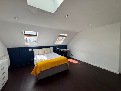 Double en suite / Spacious and Modern Main Photo