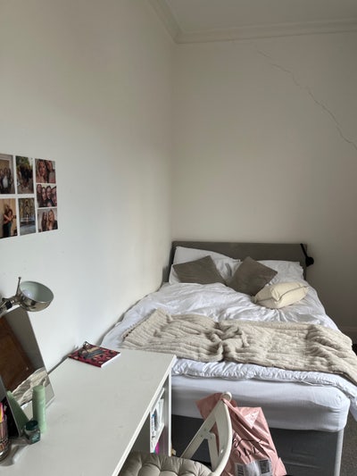 2 girls looking for a new flatmate!  Main Photo