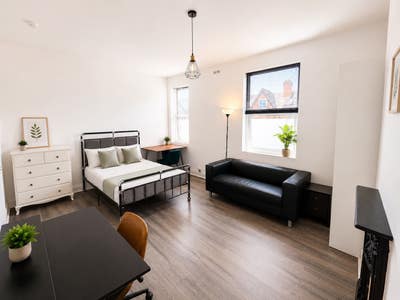🏠LARGE Modern Rooms 3x Bathrooms No BIlls to Pay! Main Photo