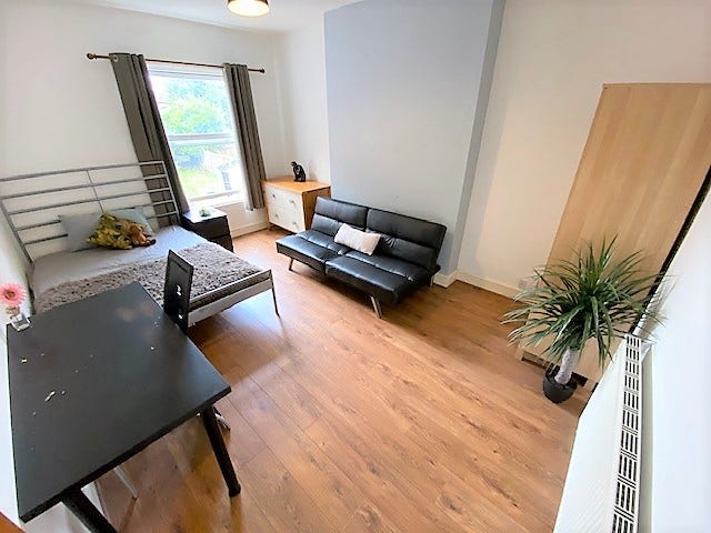 Stunning Professional Houseshare Main Photo