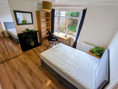 Two Double Rooms in Friendly House share Main Photo