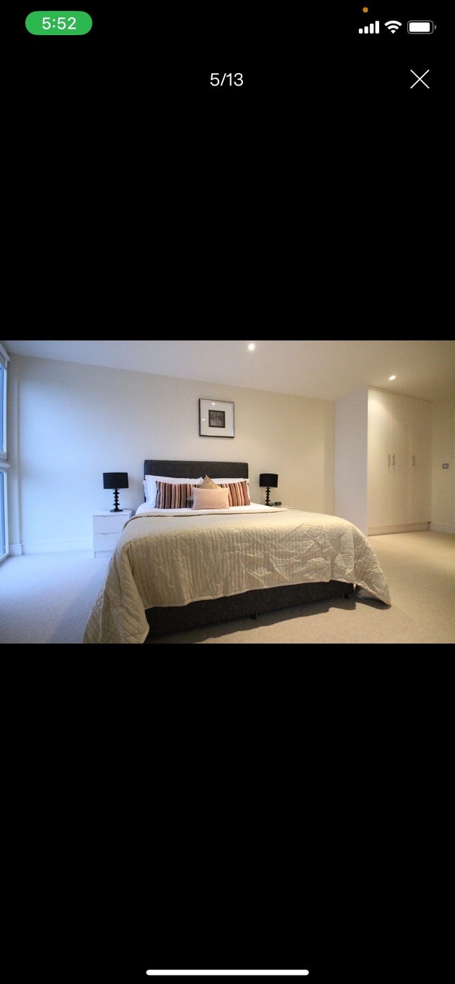 En suite room in a 2 bed 2 bath flat Main Photo