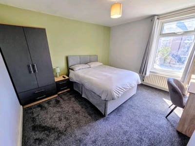Last double room at &pound;105 - Move In ASAP... Main Photo
