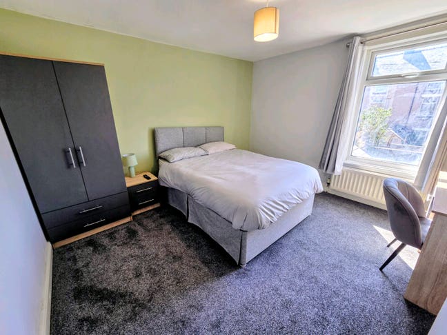 Last double room at &pound;105 - Move In ASAP... Main Photo