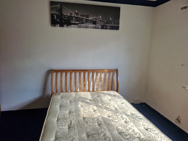 Spacious double room available soon  Main Photo