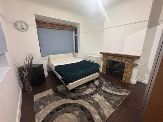 Spacious Double Room Available in Colliers Wood –  Main Photo