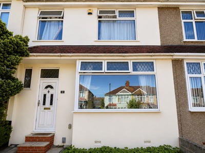 🏡 Spacious Double Bedroom – BS7 Main Photo