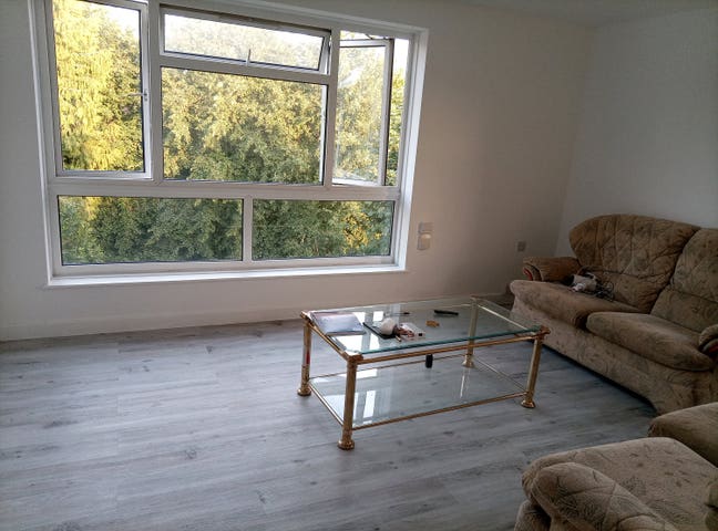 I'm renting out 2 bedrooms in a 3 bedroom flat  Main Photo