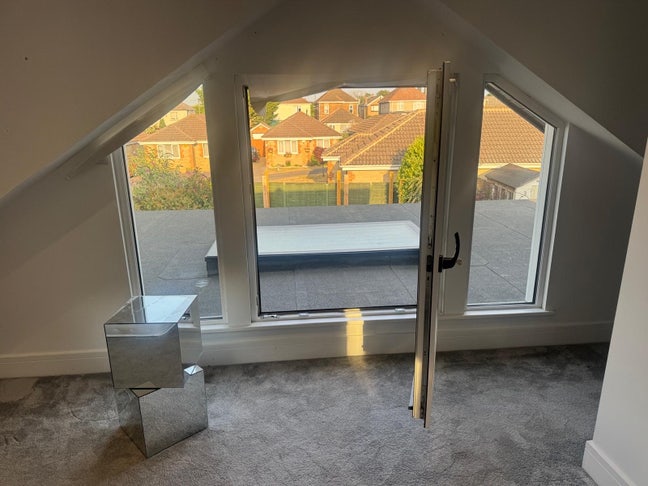 Beautiful large double room with own living space  Main Photo