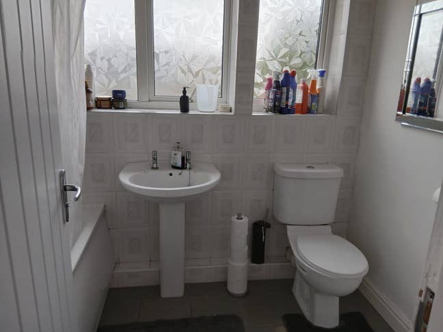 Spacious Double Room | Bills Included | Parking Main Photo