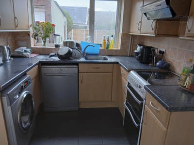 Spacious Double Room | Bills Included | Parking Main Photo
