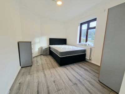 Gorgeous rooms in new house inc bills! Main Photo