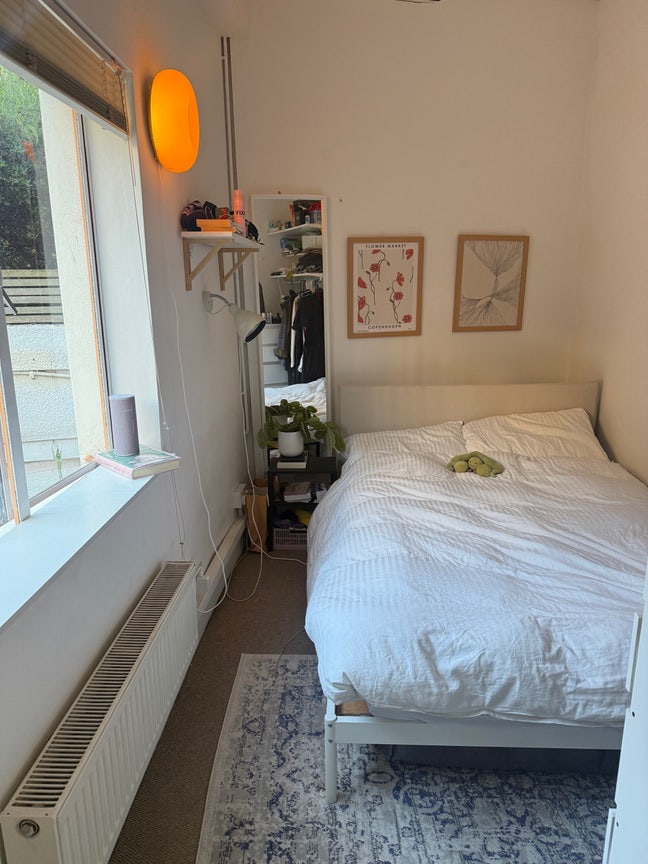 Double room in all female house in Shepherds Bush  Main Photo