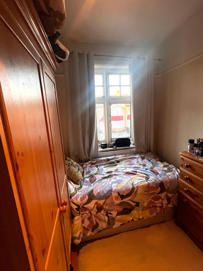 Single room available  Main Photo