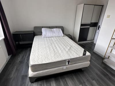 Double Room in Borehamwood  Main Photo