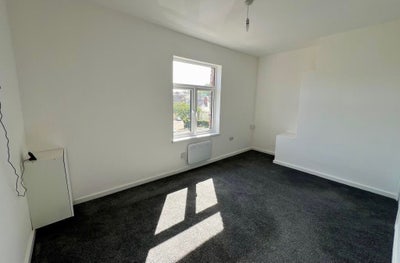 &pound;750 for 2-bedroom apartment to rent-Radcliffe TC Main Photo