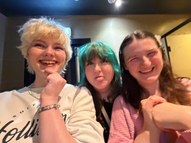 Two 20 year olds + 2 cats looking for flatmate(s)! Main Photo