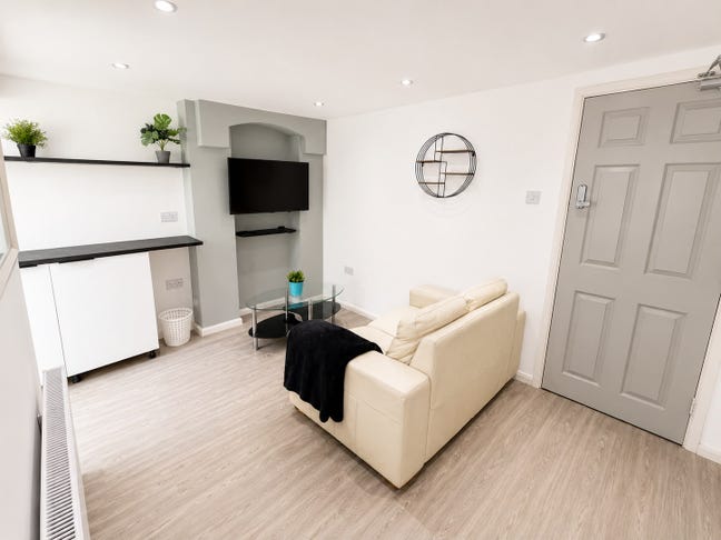 ***Studio Room, Shared, House In Abington NN1*** Main Photo