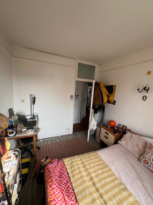Bright room on Brixton hill Main Photo