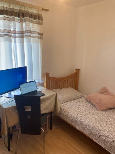 Single Room/Bedroom in 5 Bedrooms Apartment SW19 Main Photo