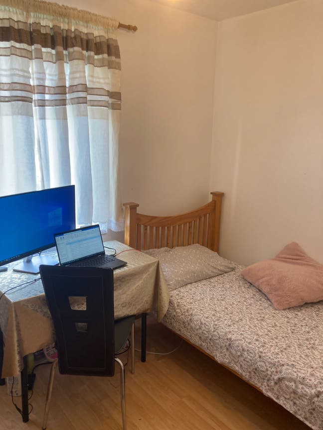 Single Room/Bedroom in 5 Bedrooms Apartment SW19 Main Photo