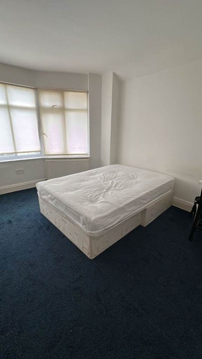Double room available for rent in Manor Park E12 Main Photo