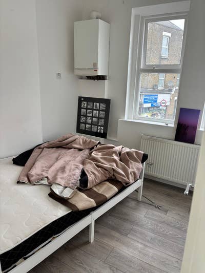 Small Cosy 1 double and 1 single bed flat to rent Main Photo