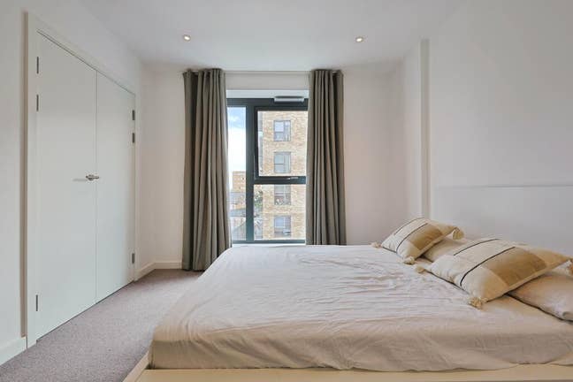 Luxury, bright and quiet en-suite Main Photo