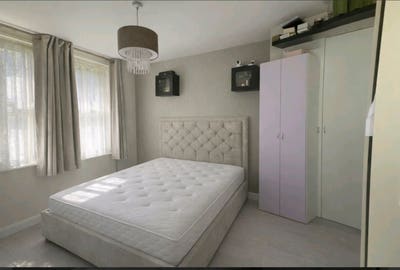 Double room in a shared house Main Photo