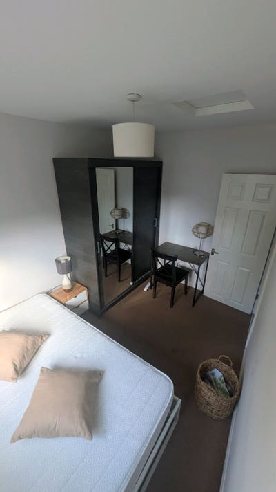 Bedroom in 2bed house 5mins from Elisabeth line  Main Photo