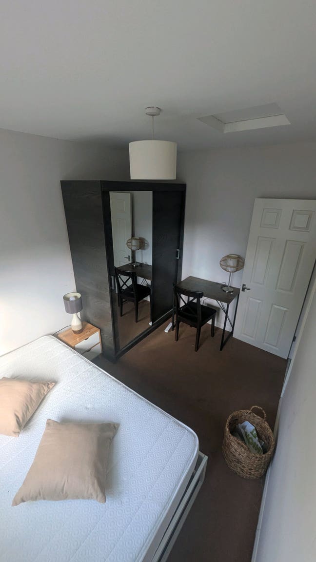 Bedroom in 2bed house 5mins from Elisabeth line  Main Photo