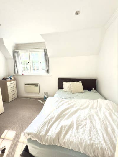 Spacious 1-Bedroom Flat in Guildford town centre Main Photo